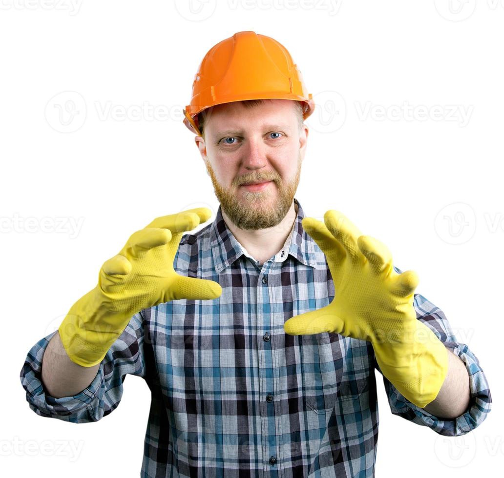 hombre en un casco y guantes de goma amarillos foto