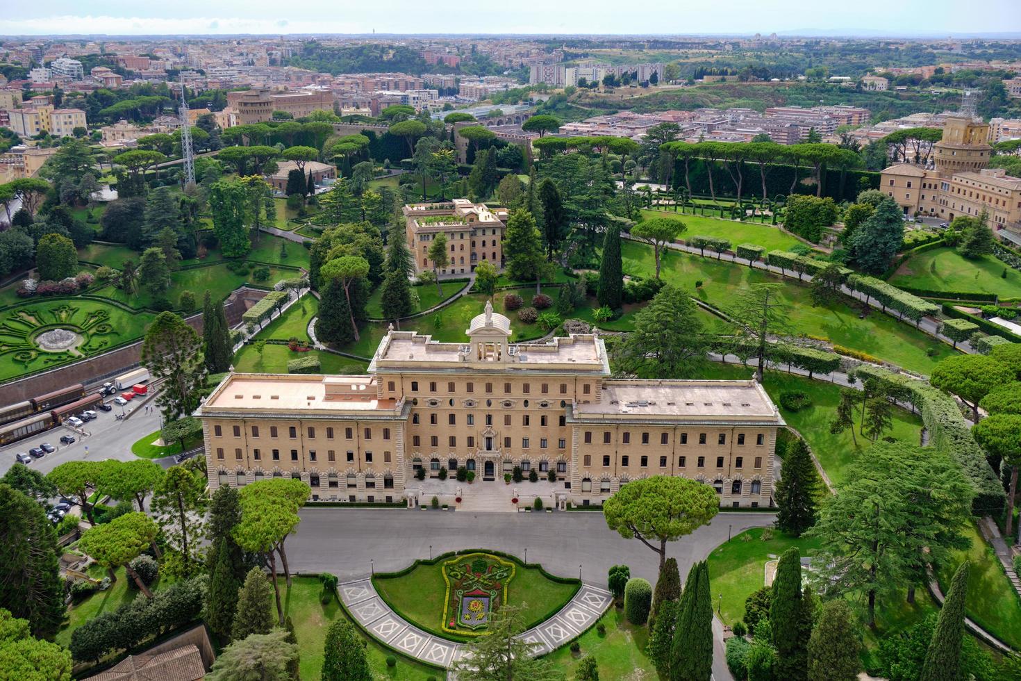 vista aérea de los jardines y museos del vaticano foto