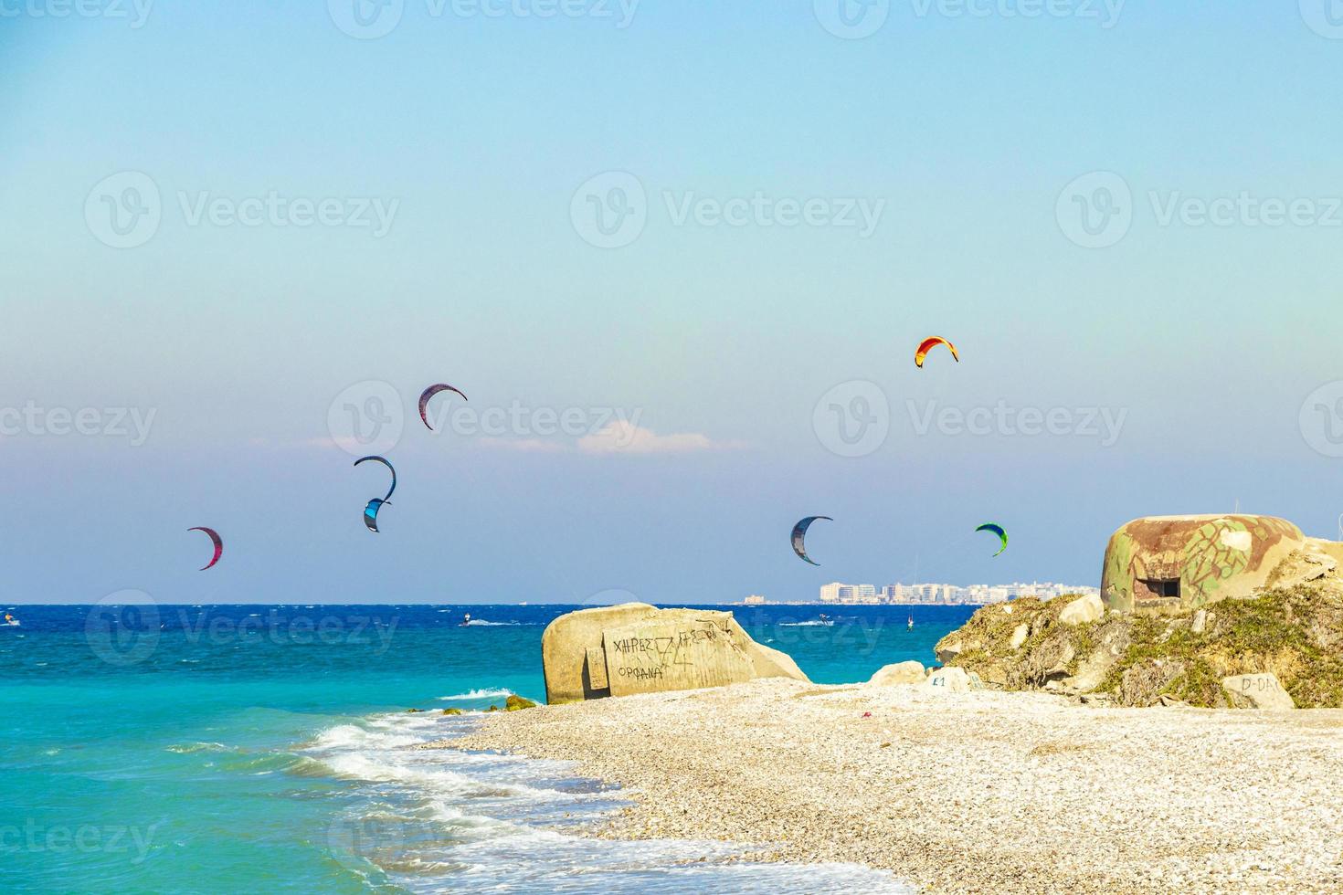 Vacaciones en la playa de Kremasti, Rodas, Grecia foto