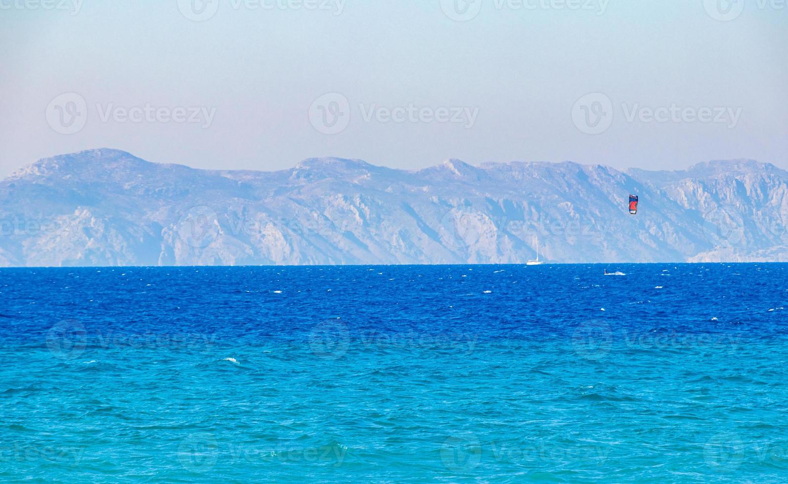 Vacaciones en la playa de Kremasti, Rodas, Grecia foto