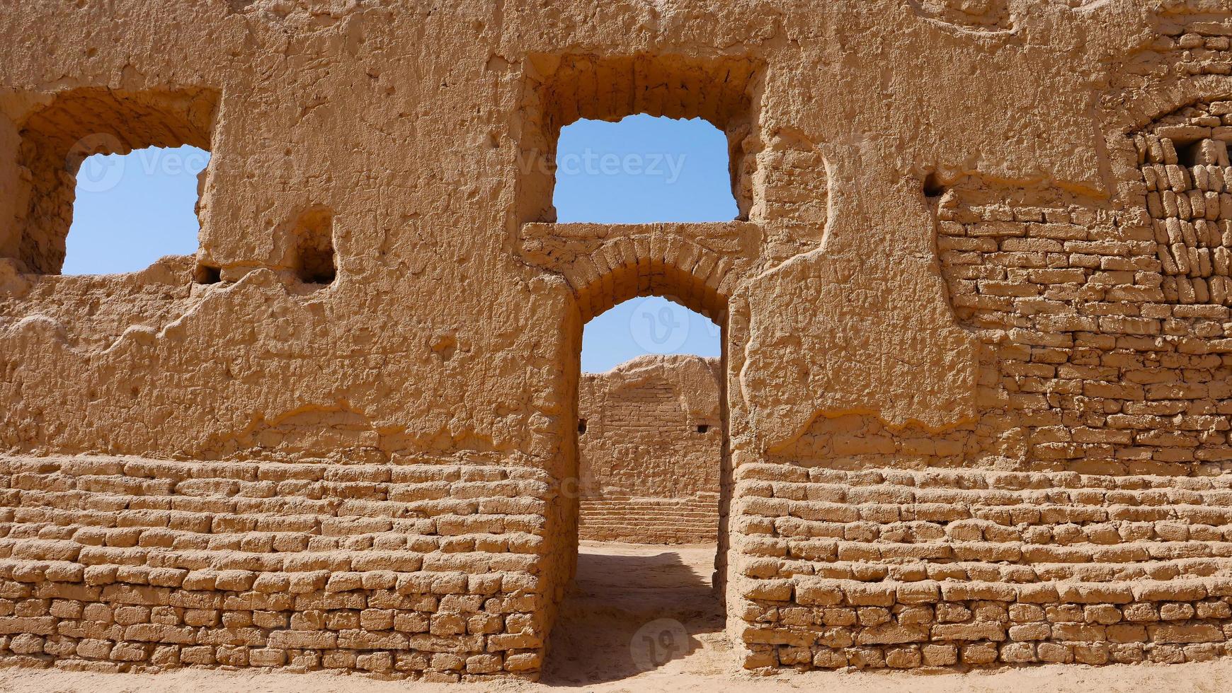 Vista del paisaje de las ruinas de Gaochang Inturpan, provincia de Xinjiang, China. foto