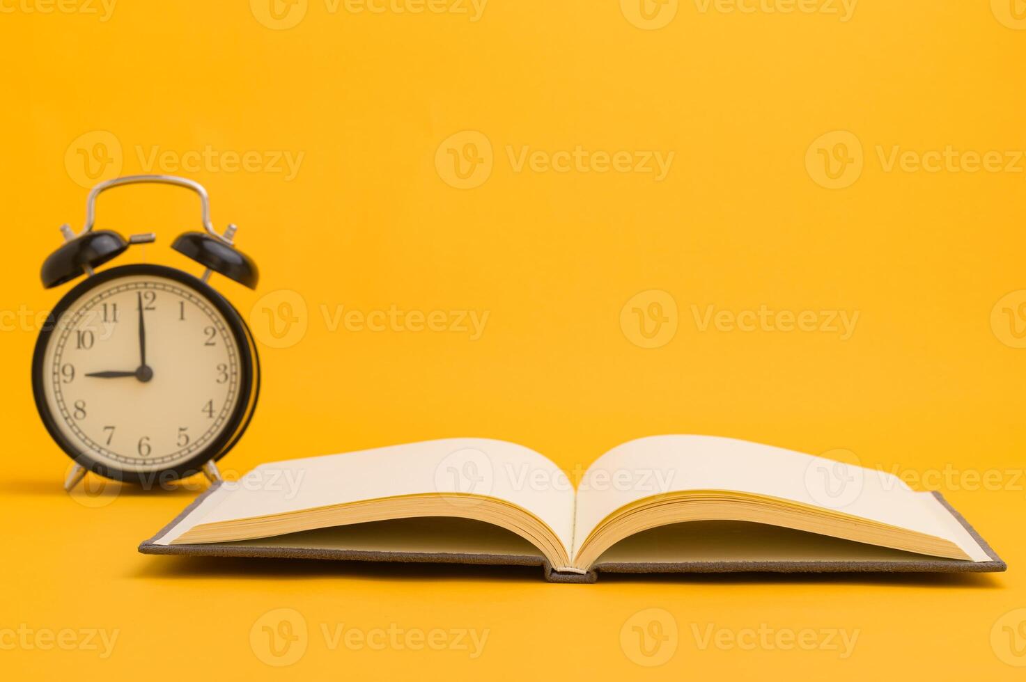 leer libros para aumentar el conocimiento foto