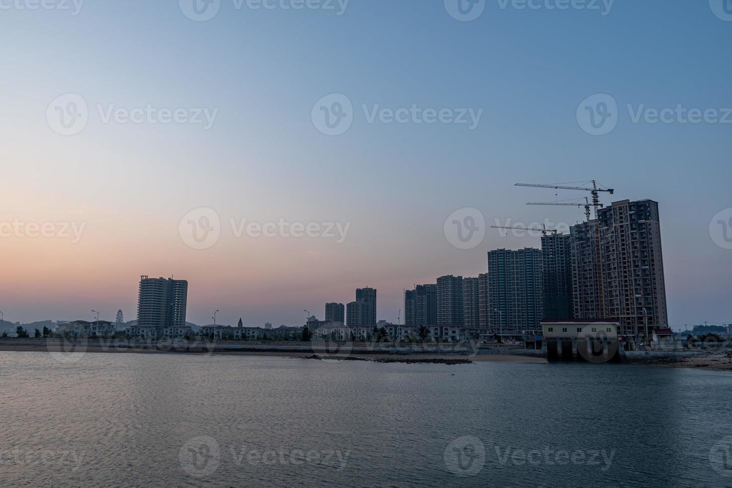 arquitectura urbana junto al mar foto