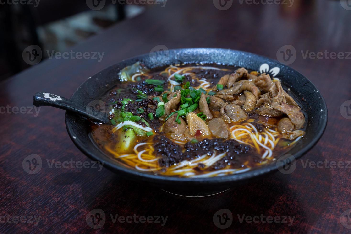 bocadillos tradicionales chinos, fideos chongqing foto