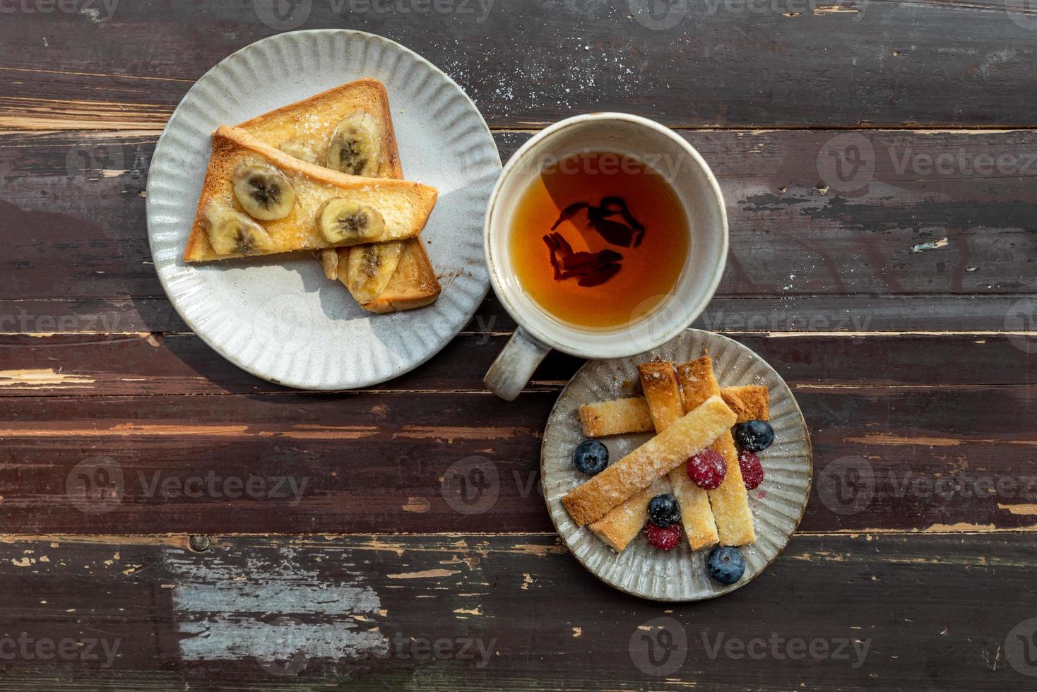 la hora del té de la tarde, té negro con pan foto