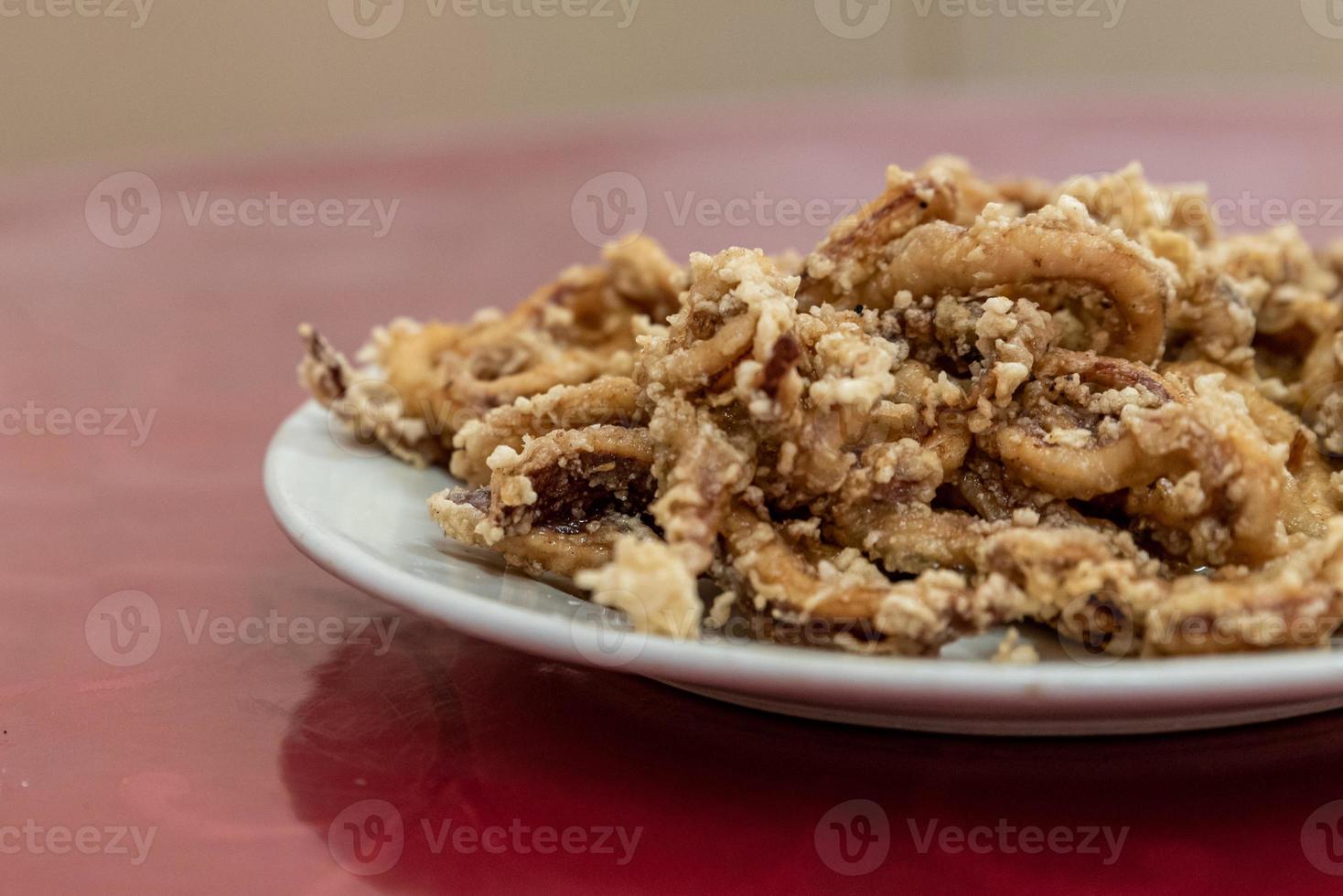 Los platos tradicionales chinos para banquetes son hermosos, fragantes y deliciosos. foto