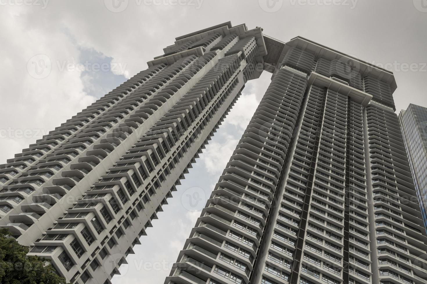 enorme rascacielos en kuala lumpur, malasia. foto