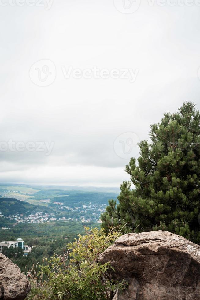 paisaje de rocas de pico de montaña. panorama de la montaña foto