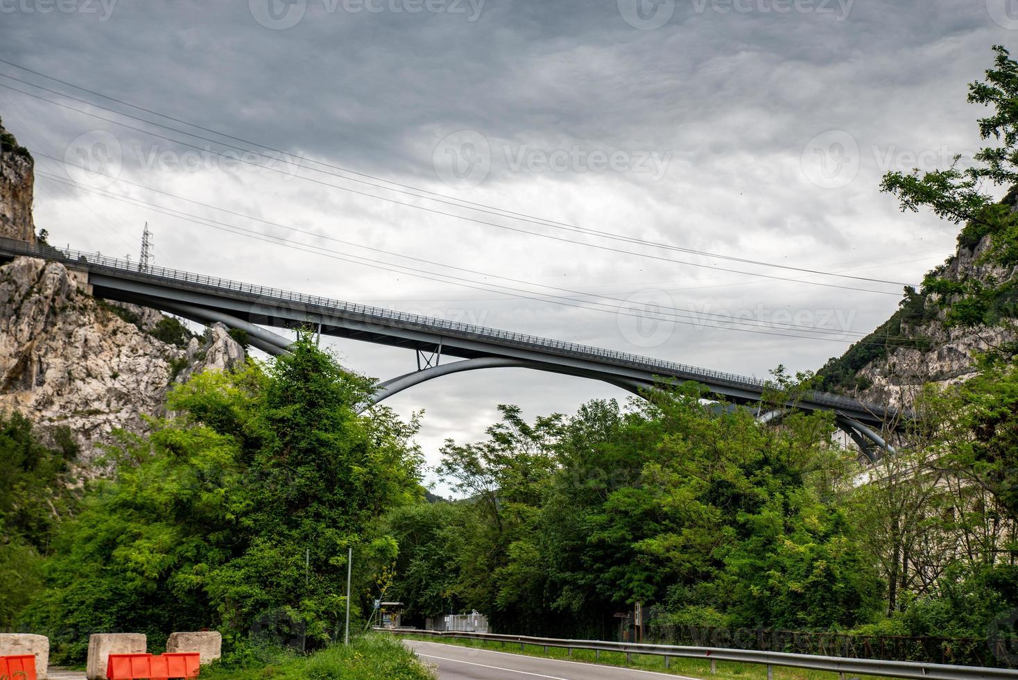 nuevo puente de acero foto