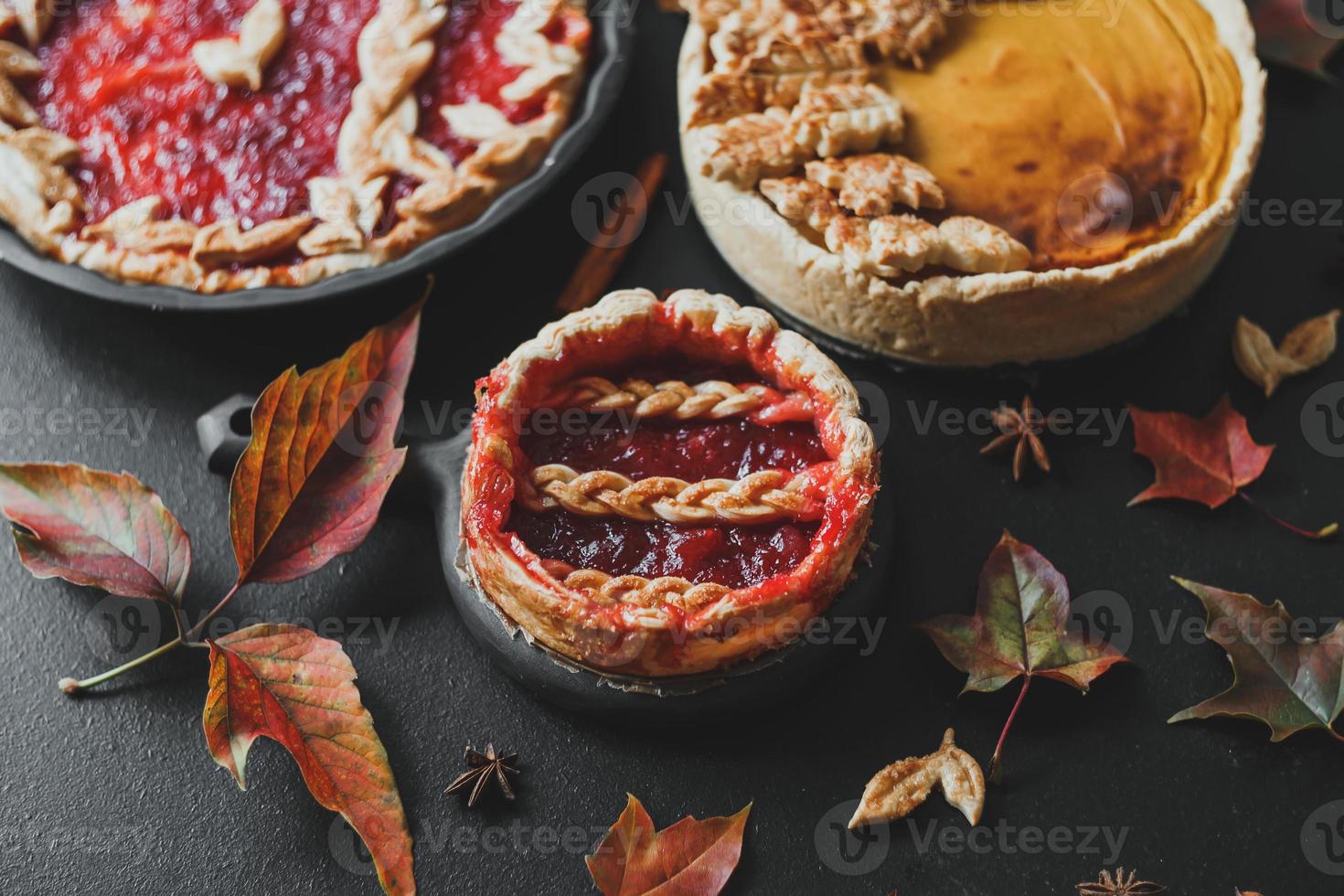 tarta de calabaza tradicional americana y tarta de manzana, día de acción de gracias foto