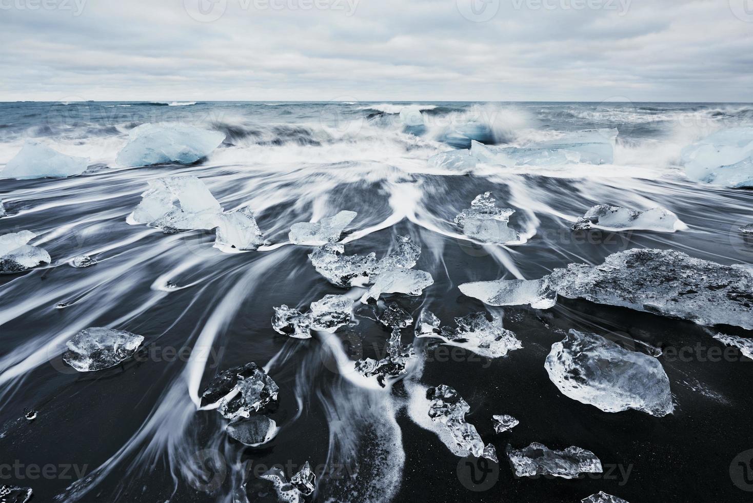 Islandia, laguna jokulsarlon, hermoso paisaje frío imagen de la bahía de la laguna glaciar islandés foto