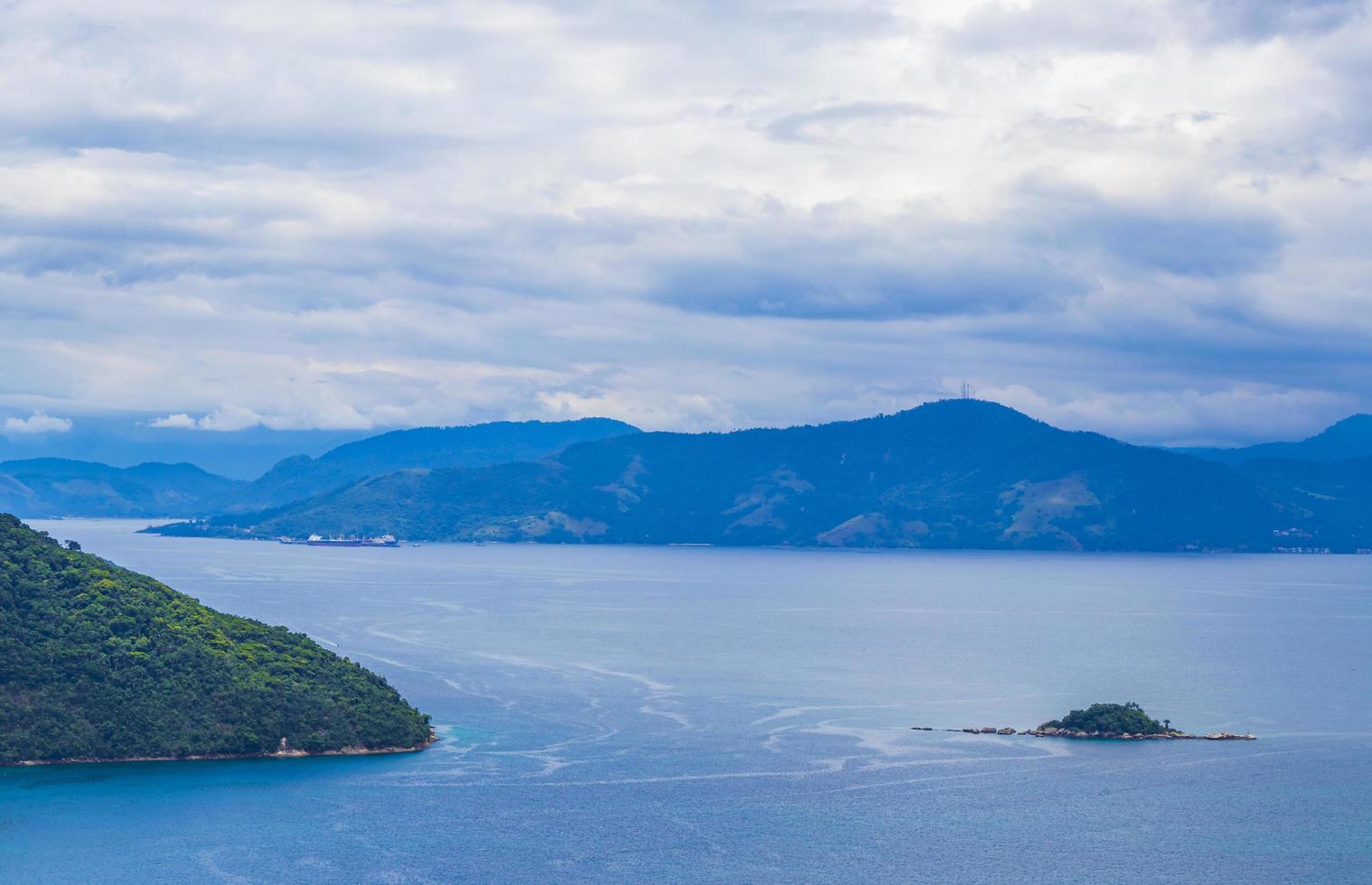 vista panorámica desde ilha grande a angra dos reis brasil. foto