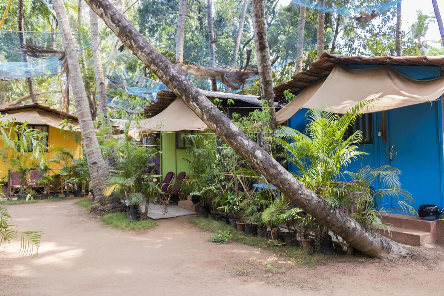 cabañas de playa en la india tropical, playa de agonda. foto