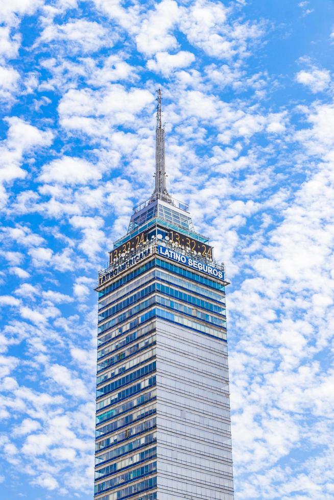 Rascacielos Torre Latinoamericana en el centro de la Ciudad de México, México foto