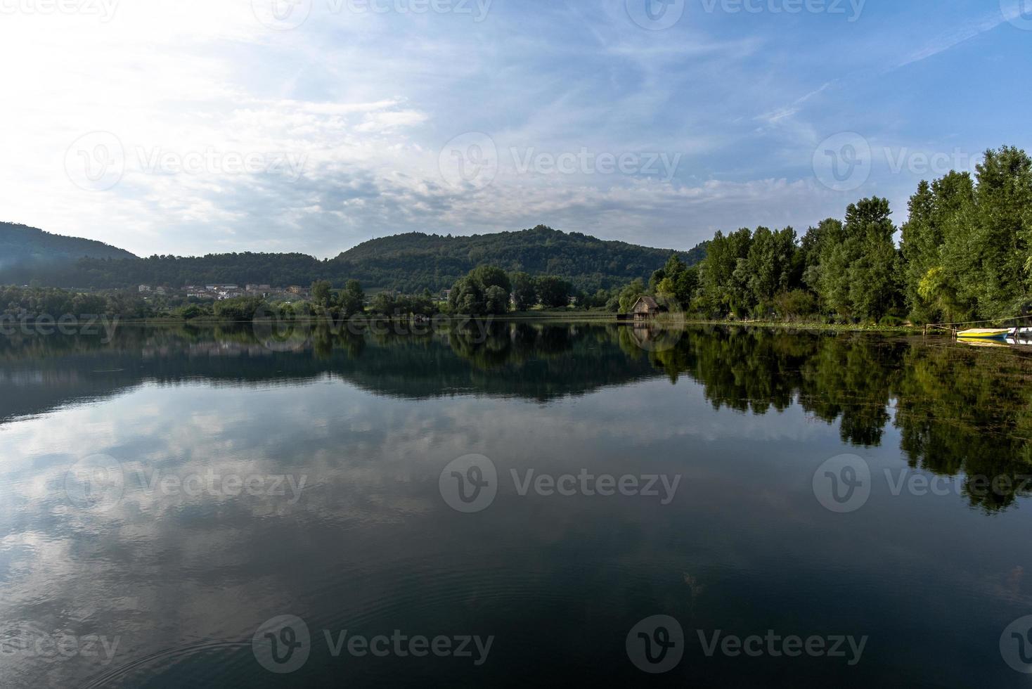 2021 07 25 lago revine orillas del lago 3 foto