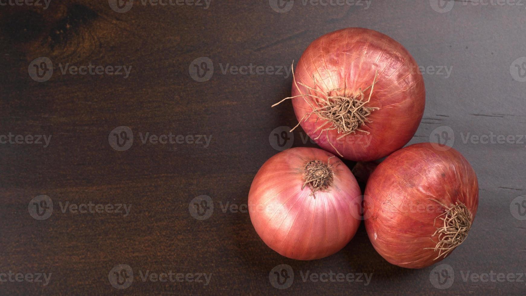 Fresh red onions photo