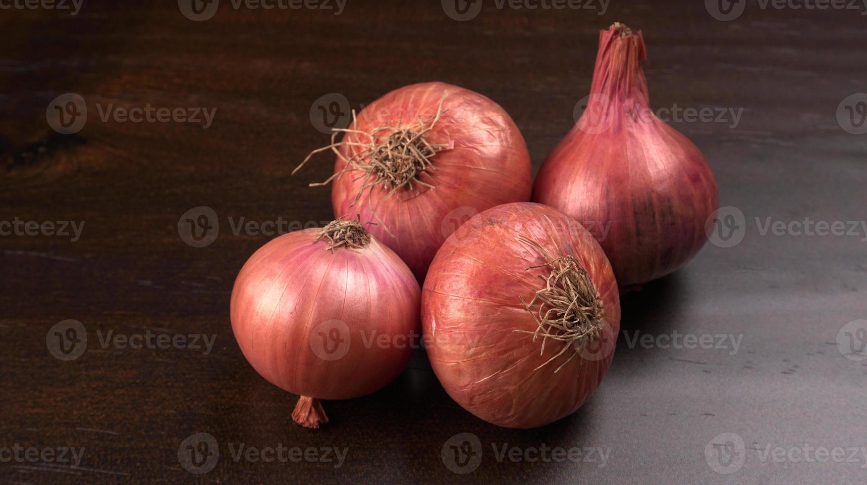 Fresh red onions photo