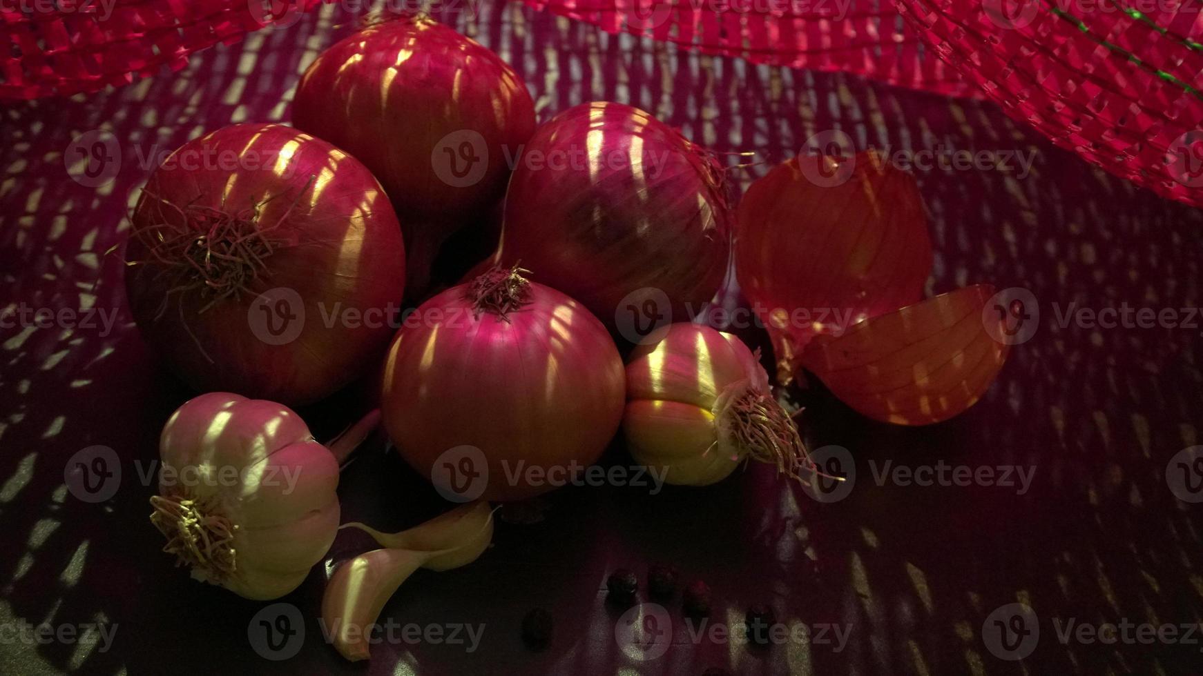 Fresh red onions photo