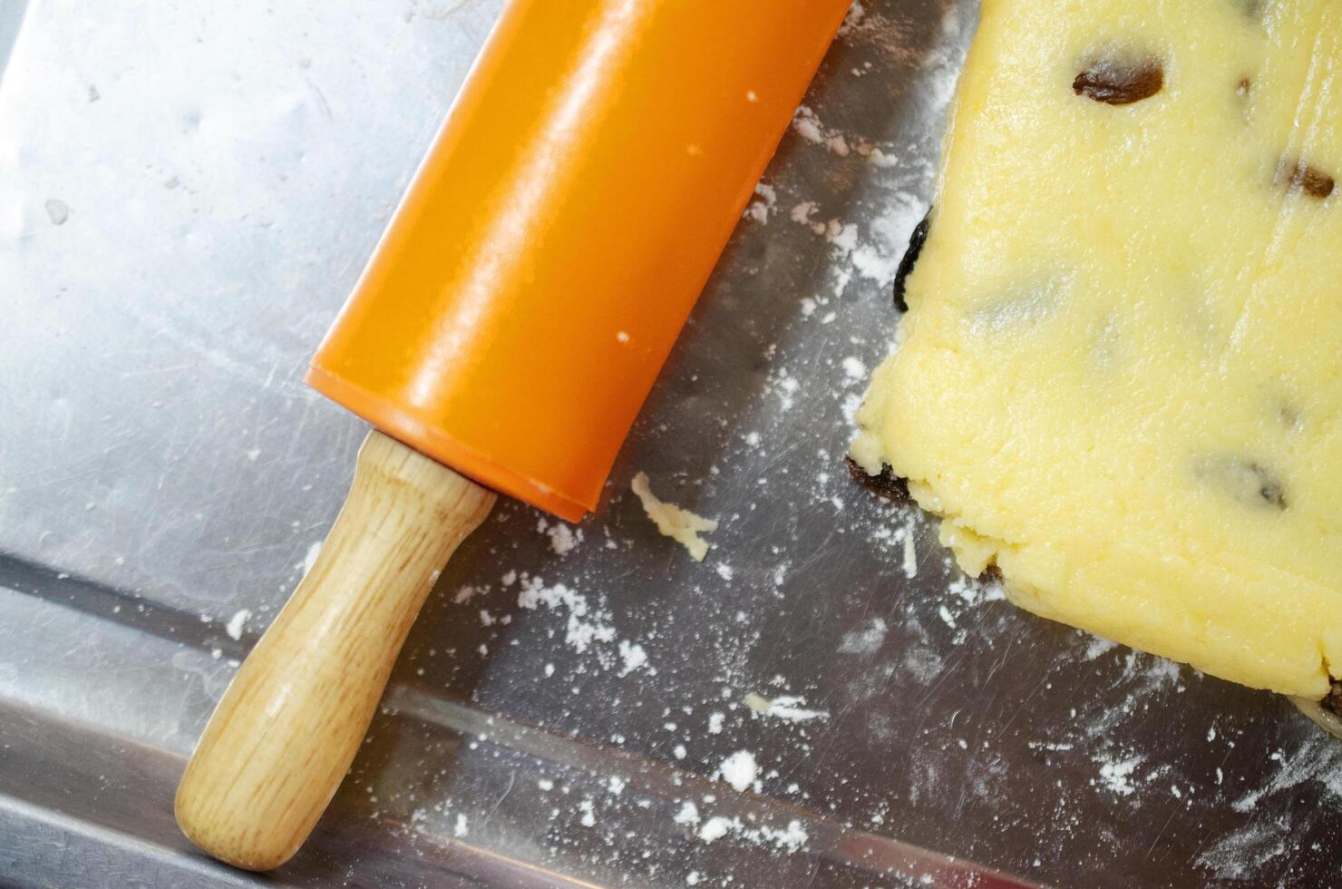 preparando bollo de postre horneado foto