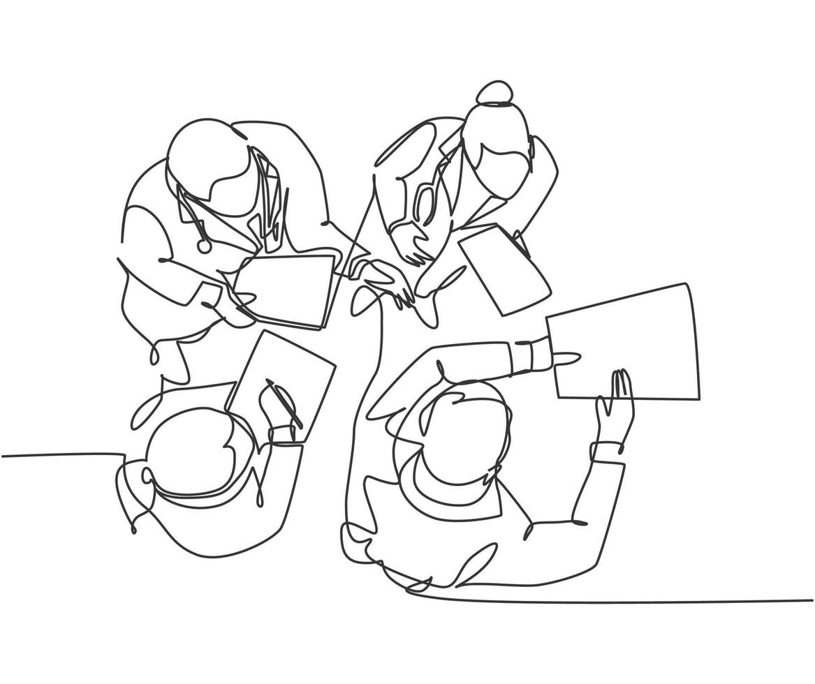 Single continuous line drawing of senior male doctor giving explanation to physician assistant about hospital procedures. Medical healthcare service concept. One line draw design vector illustration