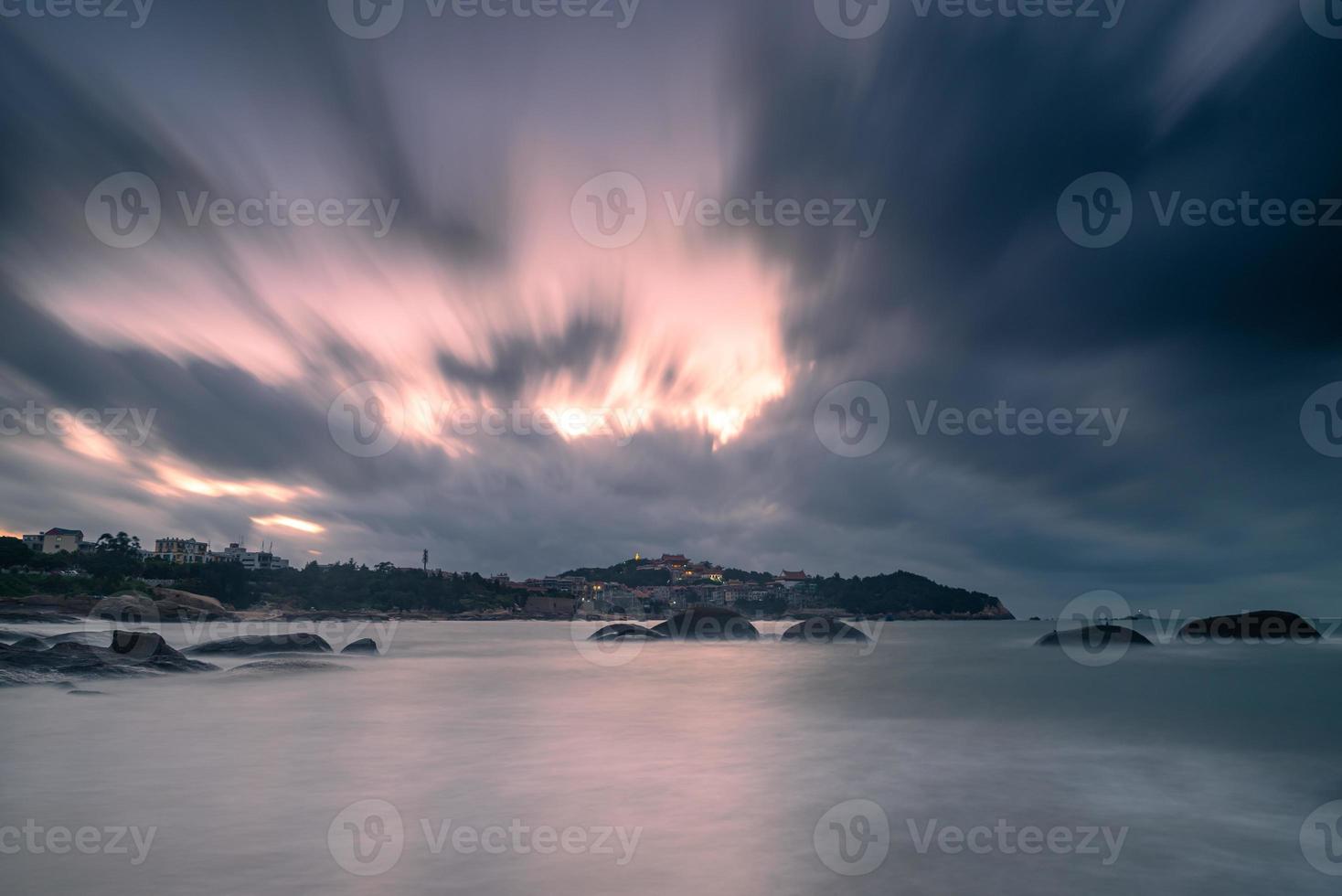 playa y cielo en fotografía de puerta lenta foto