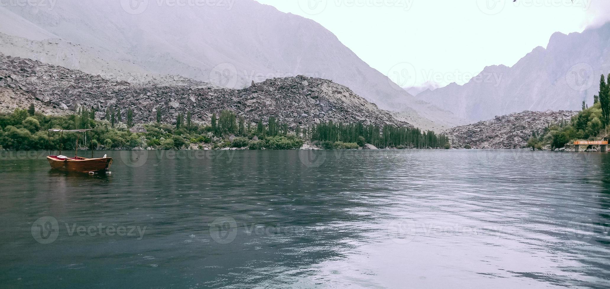 lago shangrila y centros turísticos foto