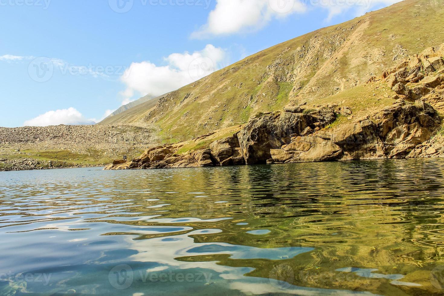 hermoso lago lulusar foto