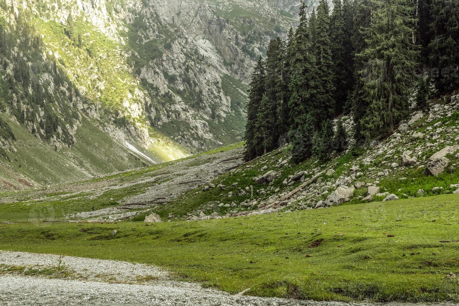 kumrat valley jazz banda hermoso paisaje montañas vista foto