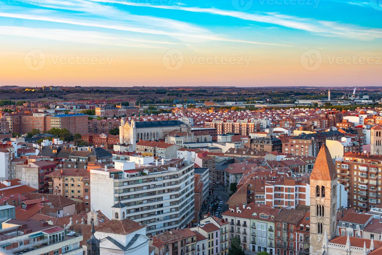 Vista de la ciudad de Valladolid en España desde el aire foto
