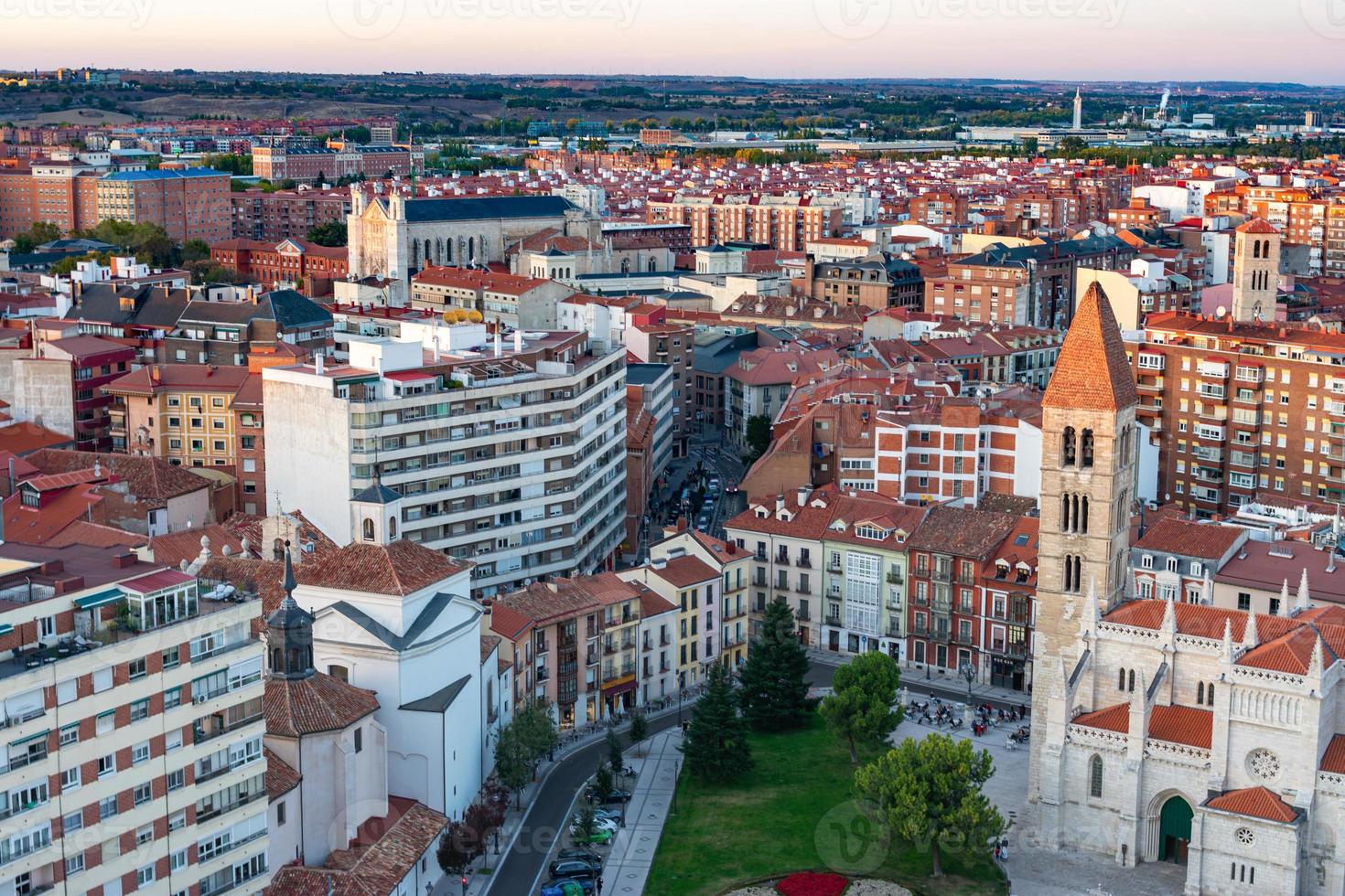 Vista de la ciudad de Valladolid en España desde el aire foto