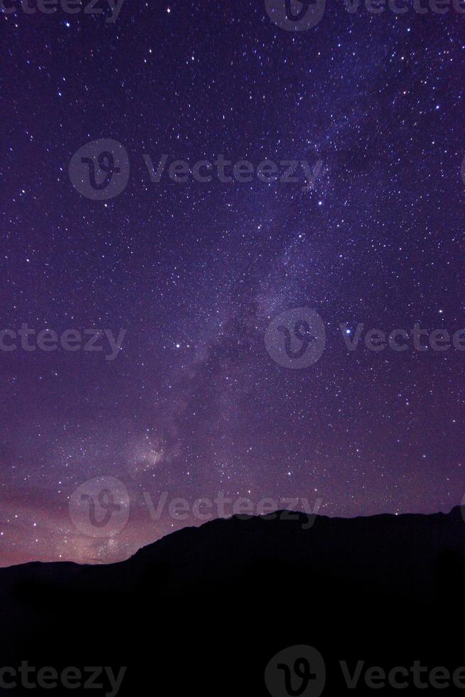 imagen de lapso de tiempo de las estrellas de la noche foto