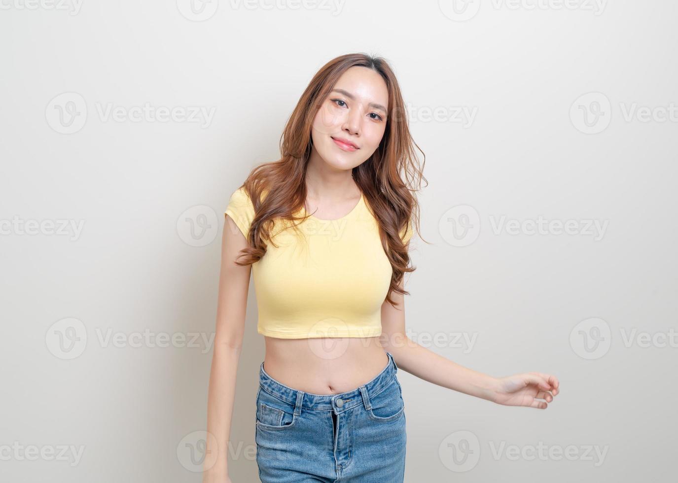 retrato, mujer hermosa, con, sentimiento feliz, y, sonriente foto