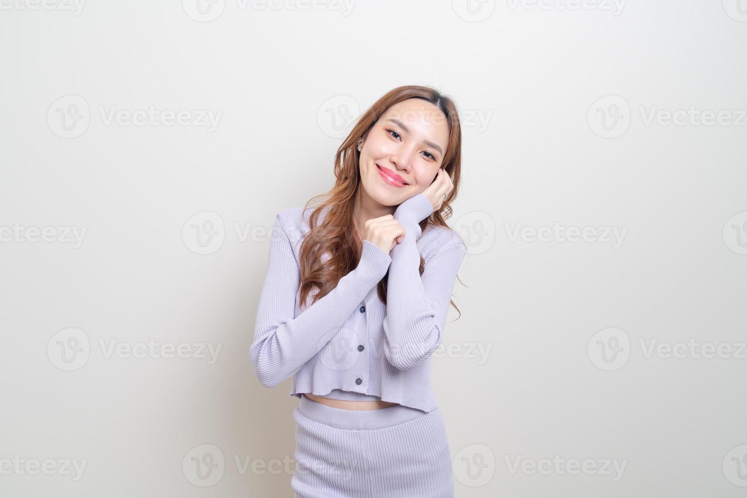 retrato, mujer hermosa, con, sentimiento feliz, y, sonriente foto