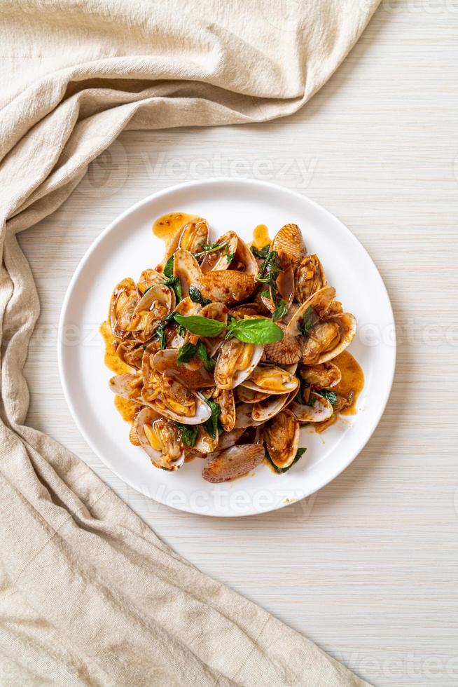 almejas salteadas con pasta de ají asado foto