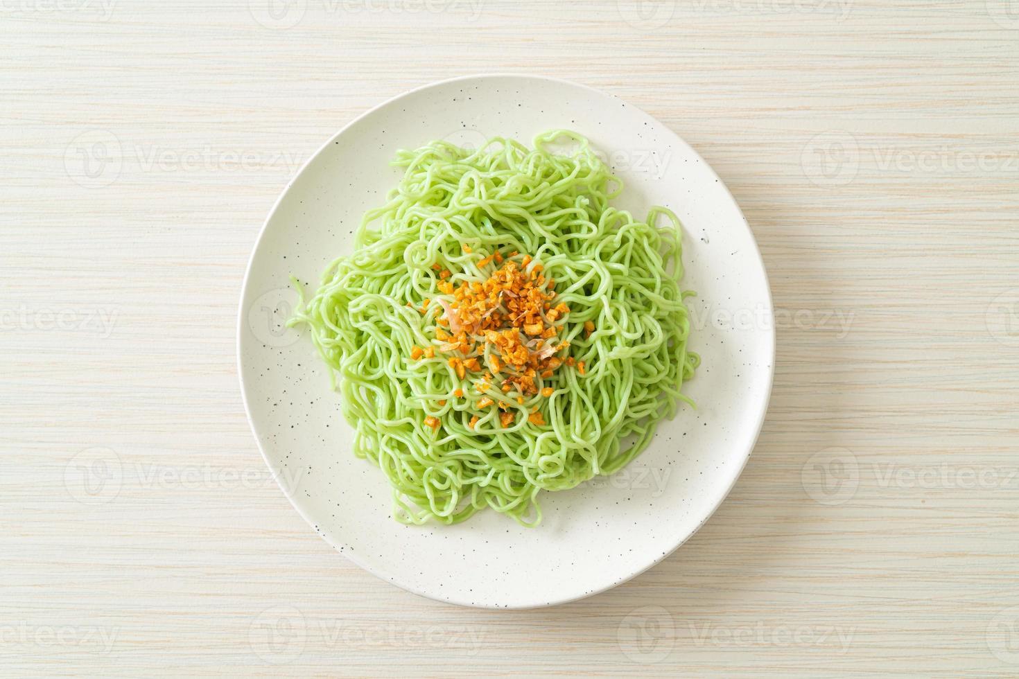 green jade noodle with garlic photo