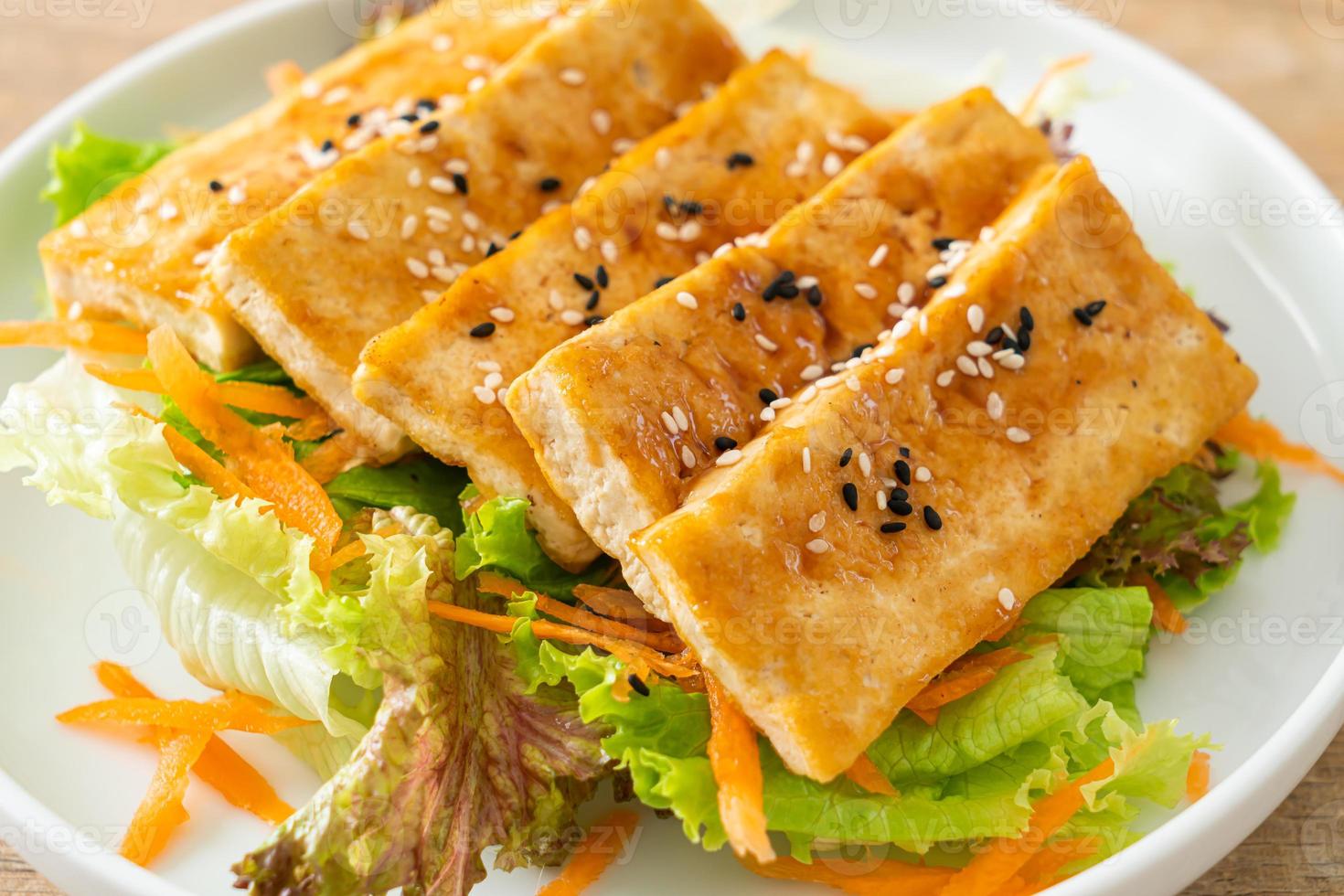 teriyaki tofu salad with sesame photo