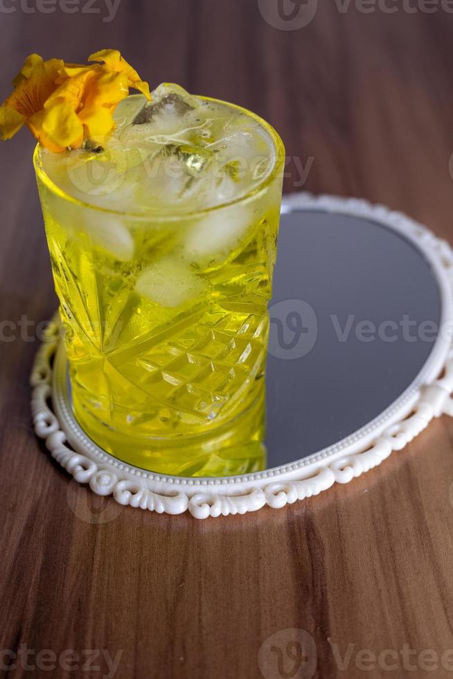 cocktail with lemon photo