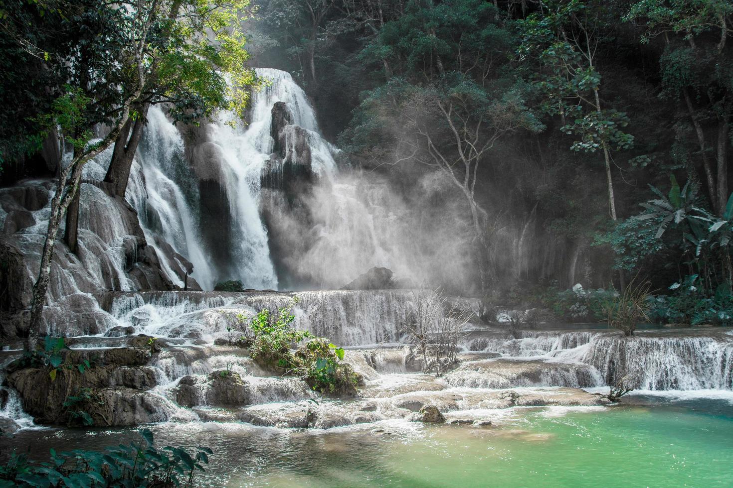 cascadas de kuang si, luang prabang, laos foto