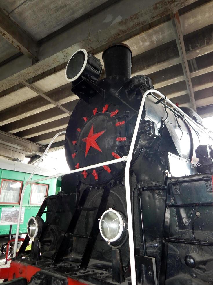 locomotora de ferrocarril, vagones en el tren foto