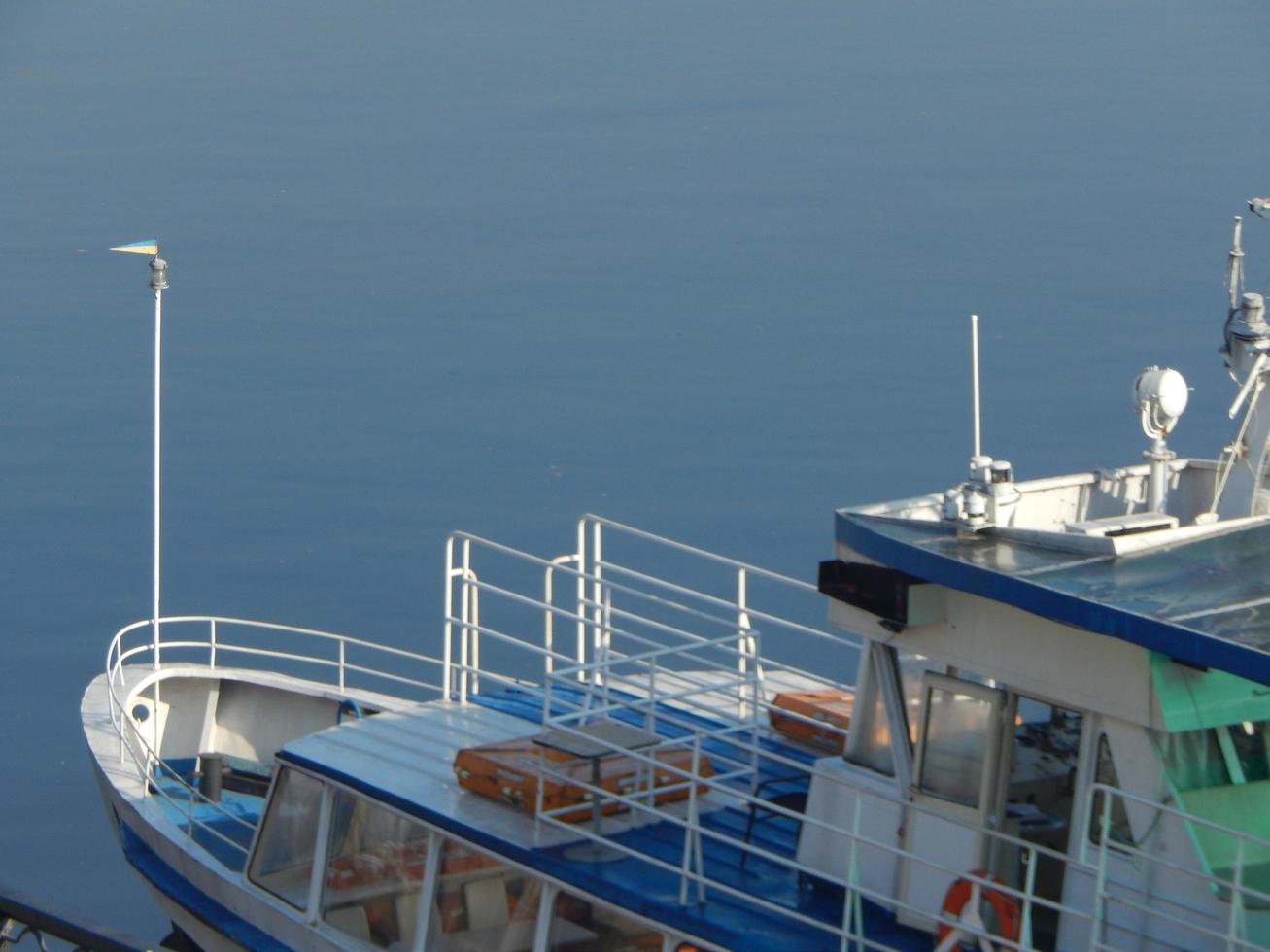 barcos fluviales en los detalles y elementos de la embarcación foto