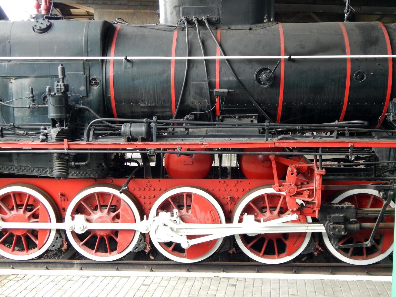 locomotora de ferrocarril, vagones en el tren foto