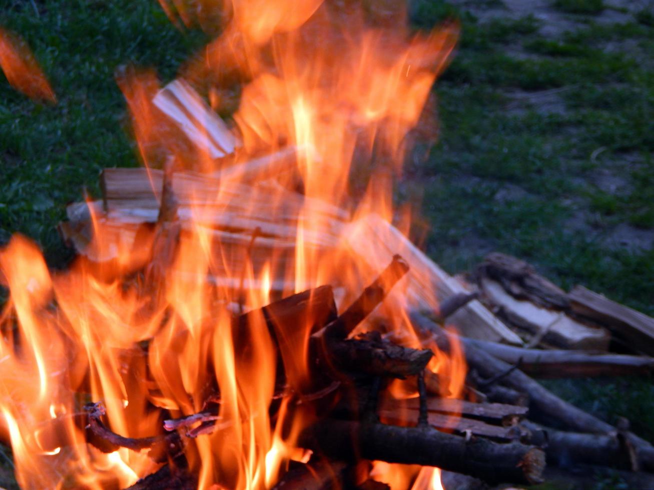 fuego, fuego que quema leña foto