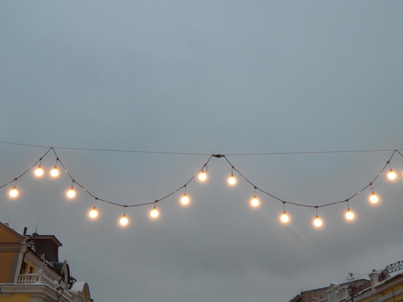 guirnaldas y adornos para las fiestas navideñas y año nuevo. foto