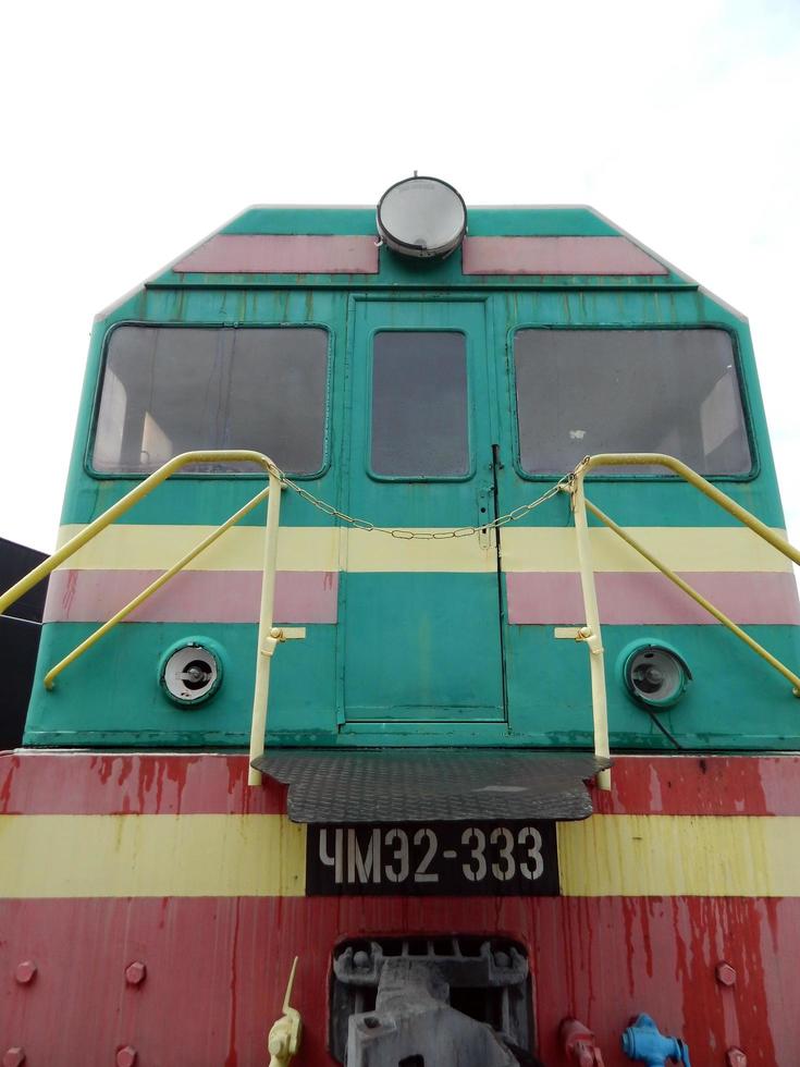 locomotora de ferrocarril, vagones en el tren foto