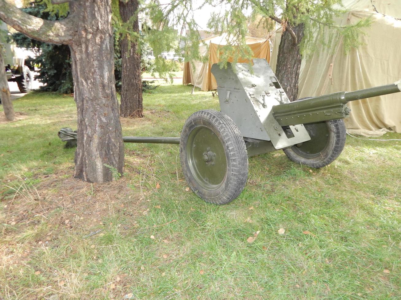 coches militares, equipos, artículos y elementos retro. foto