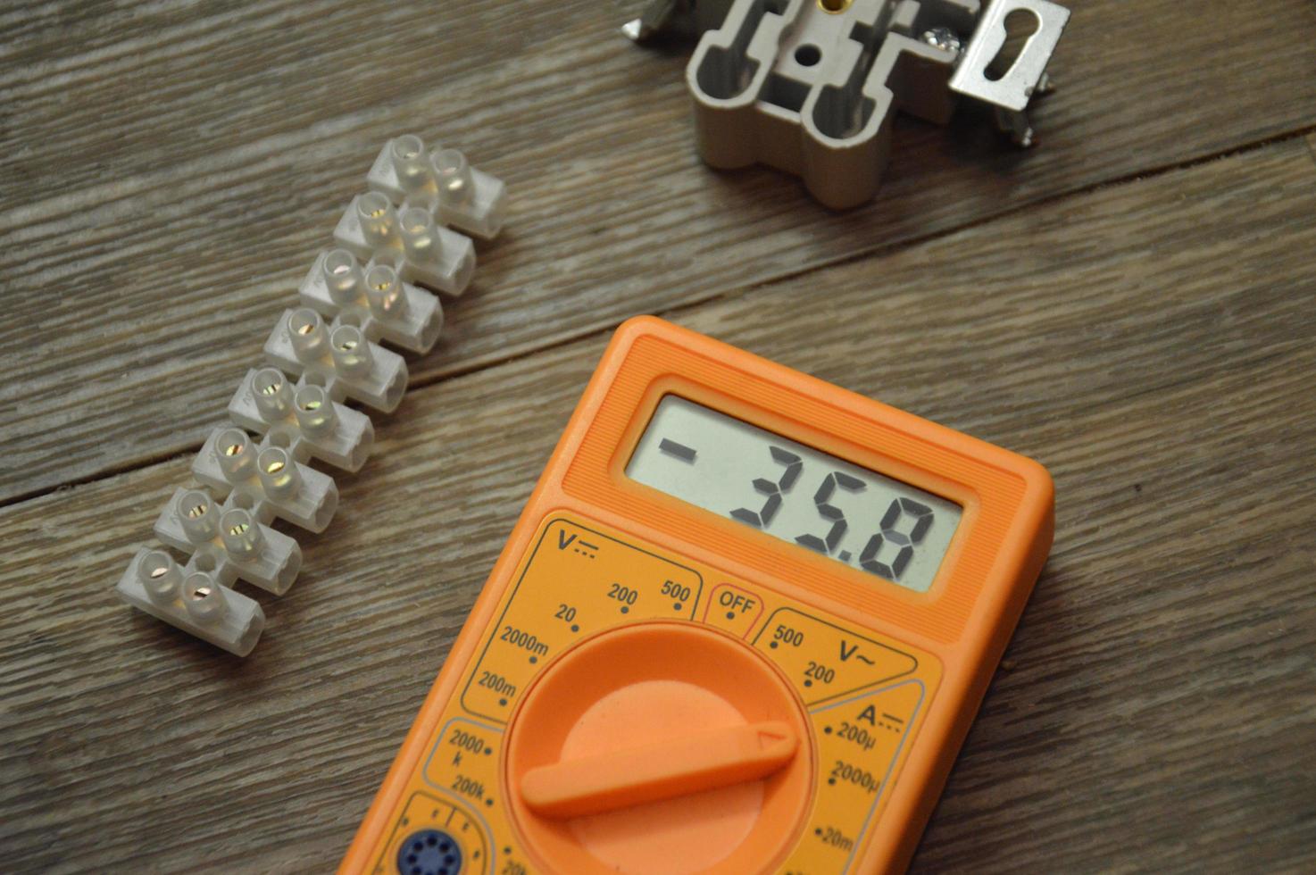 Tester for measuring and repairing electrical appliances photo