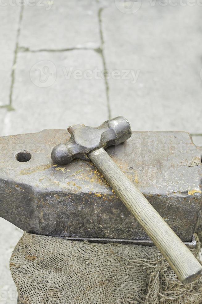 martillo con yunque foto