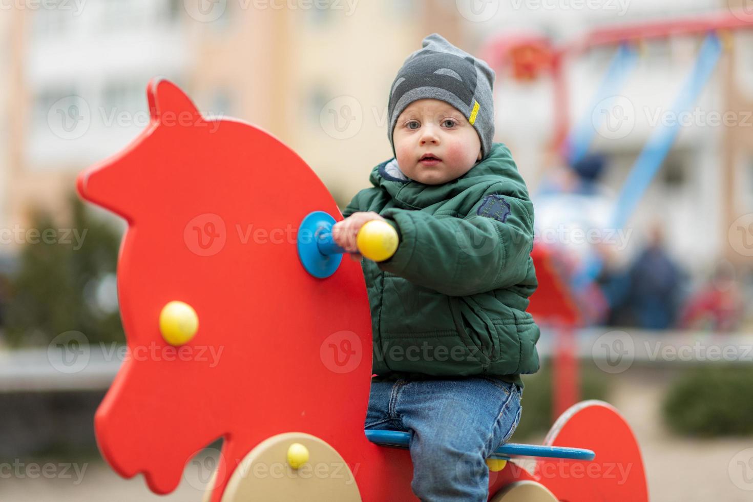 hermoso, nene, con, niño, cara, posar, fotógrafo foto