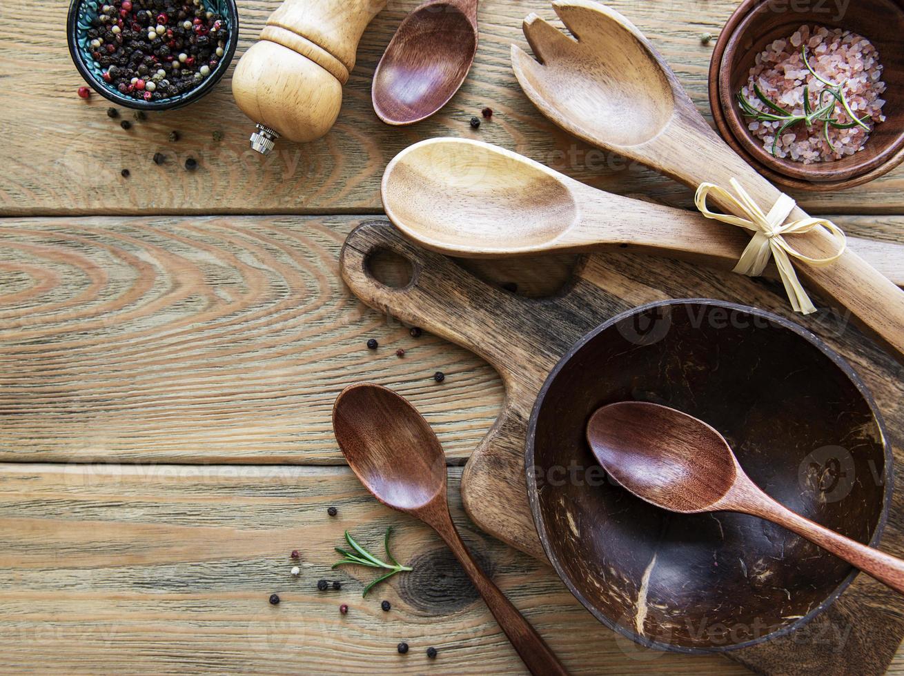 cubiertos de madera utensilios de cocina foto