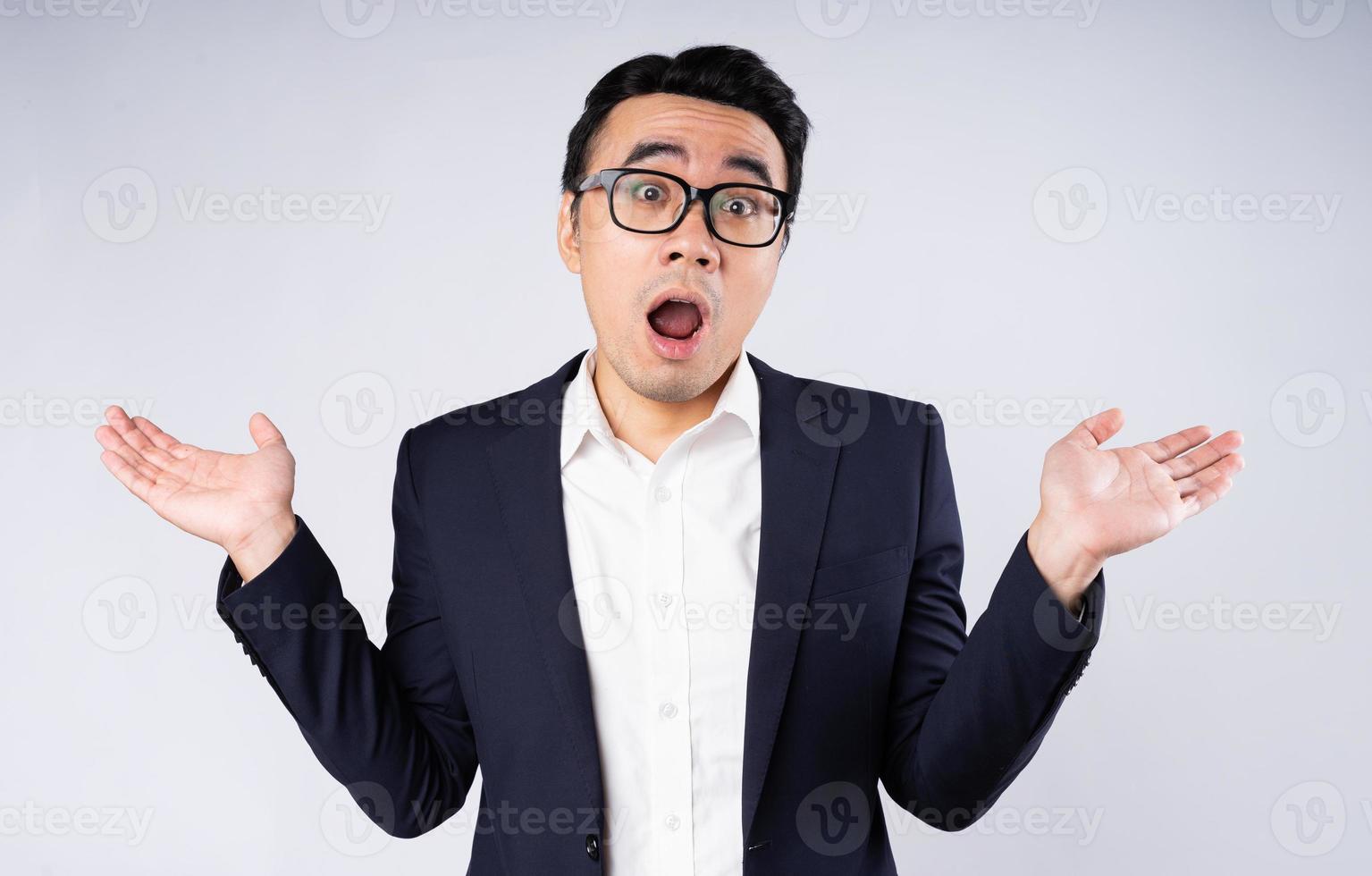 Portrait of business man wearing suit, isolated on white background photo